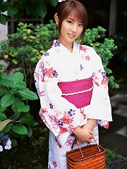 Beautiful gravure idol goddess melts your heart in her kimono
